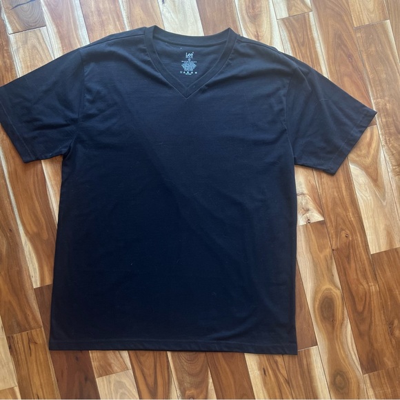 NWOT classic Lee jeans vneck tee - Picture 6 of 12